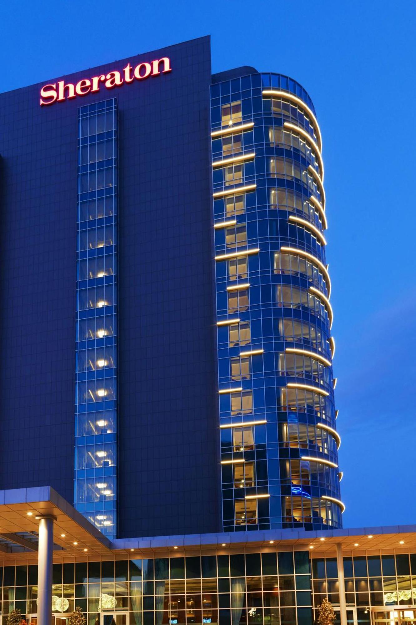Sheraton Bursa Hotel Zewnętrze zdjęcie The building at night