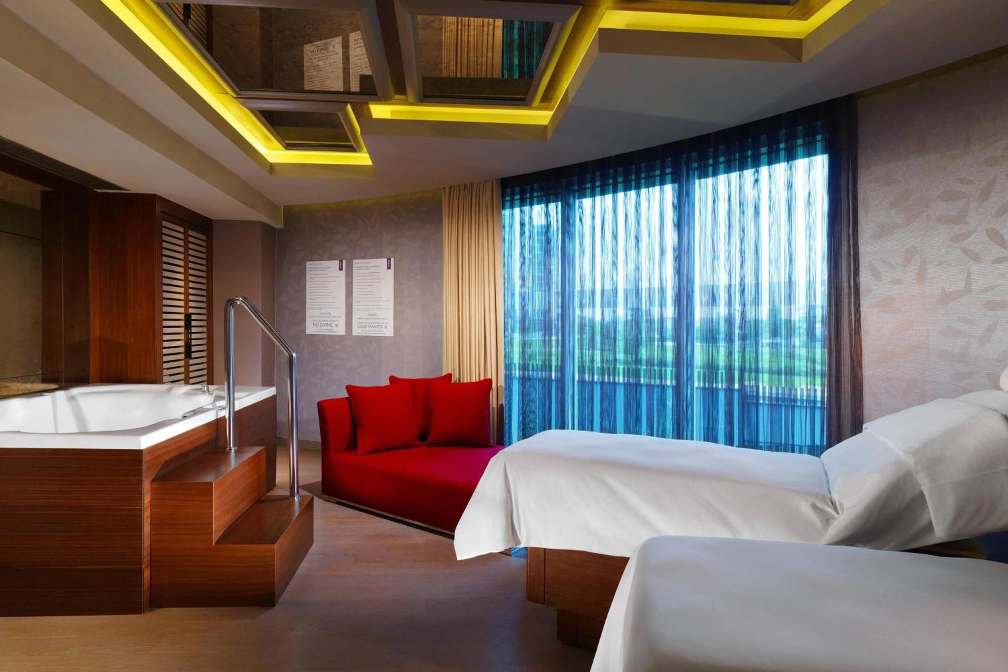 Sheraton Bursa Hotel Zewnętrze zdjęcie A guest room at the W Hotel in Beijing